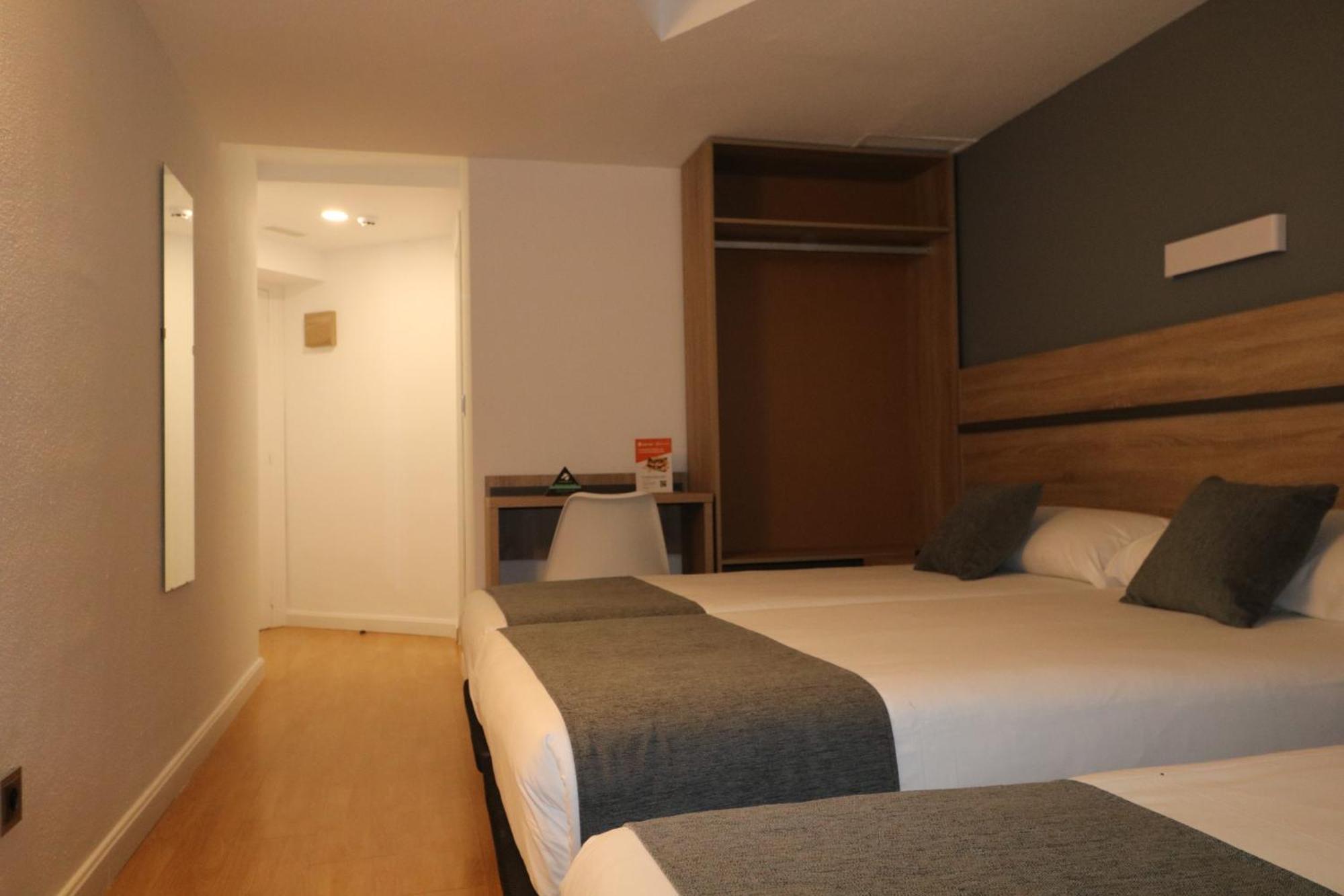 Hostal Alda Palencia Plaza Bagian luar foto