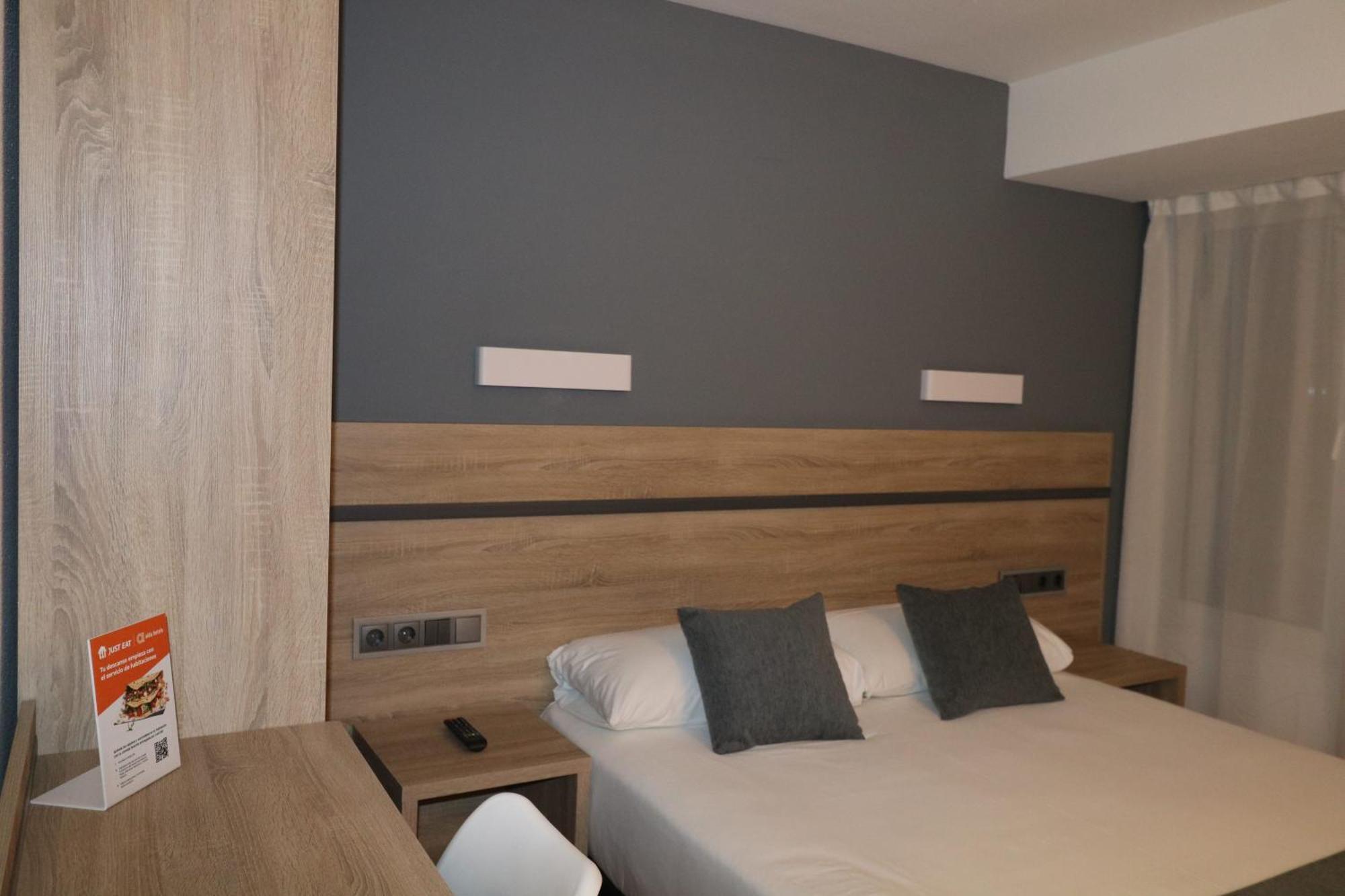 Hostal Alda Palencia Plaza Bagian luar foto