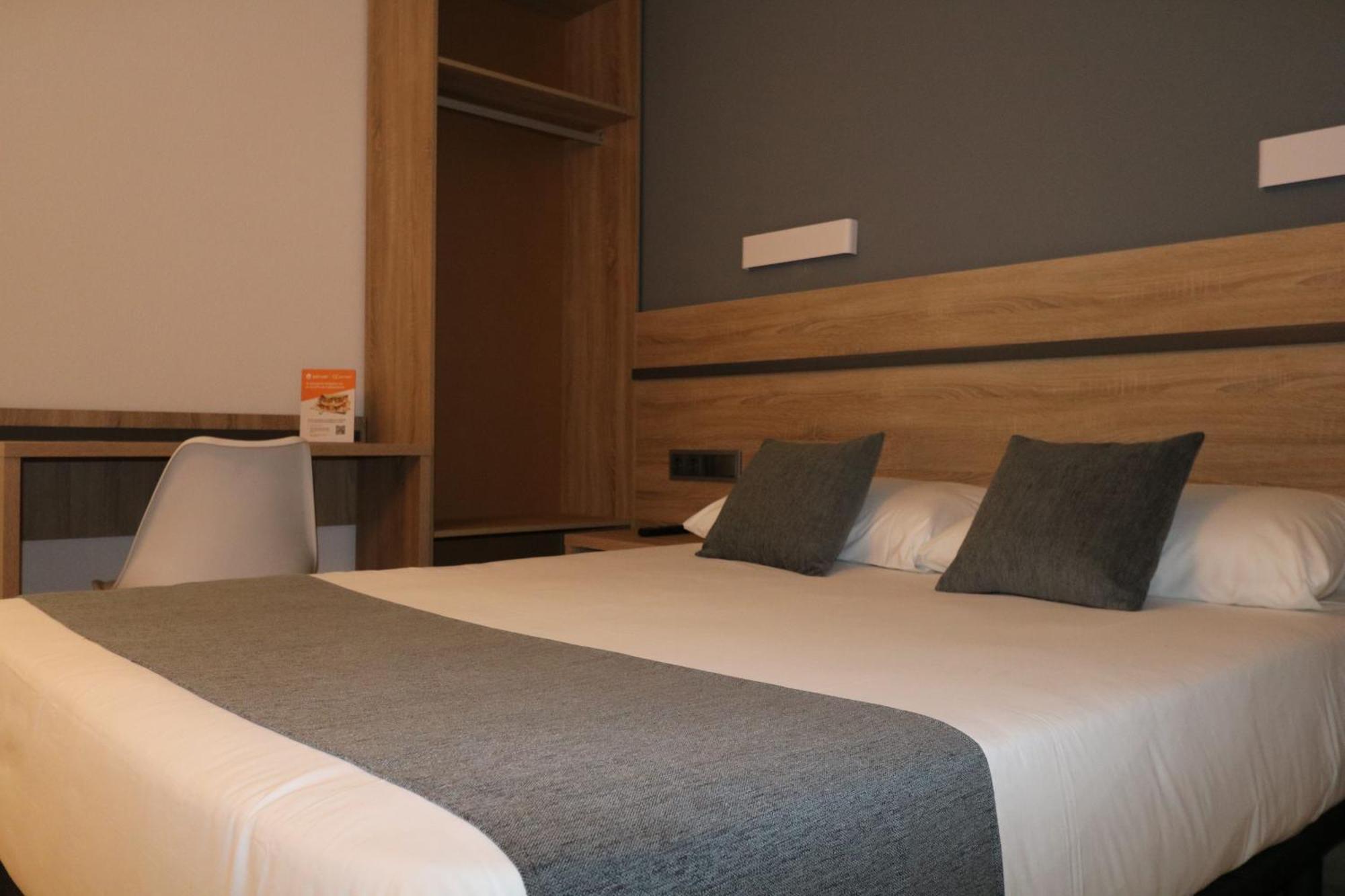 Hostal Alda Palencia Plaza Bagian luar foto